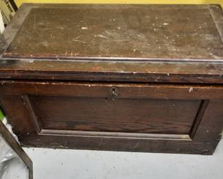 Large Vintage Toolbox 
pic 1 of 2