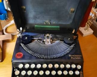 Vintage 20's To 30's Remington Typewriter 
pic 2 of 2