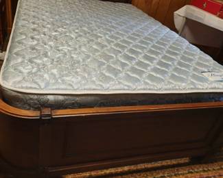 Antique Full Bed
pic 1of 2