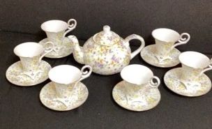 Porcelain Teapot With 4 Cups Saucers