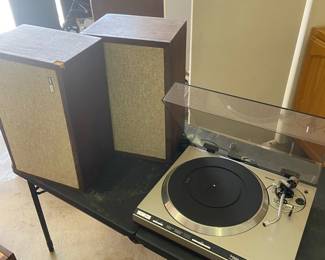 Technic Turntable And Speakers