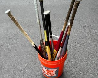 Baseball and softball bats