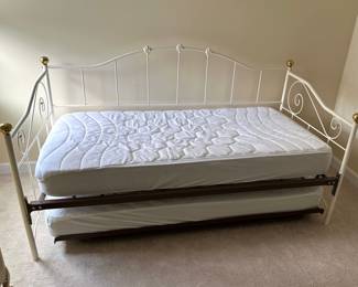 Trundle bed - twin
