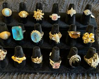 Costume rings (varied sizes)