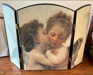 Angel trifold screen