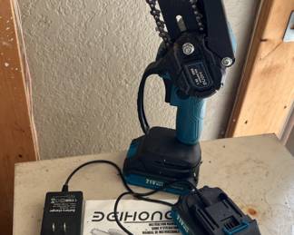 Cordless Mini Chainsaw