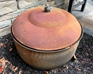 Metal garden hose basin