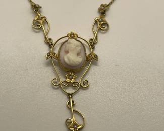 Antique Art Nouveau Cameo Necklace in 14Kt Yellow Gold