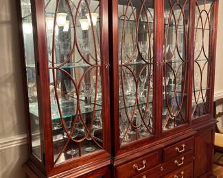 Large, Beautiful Thomasville Mahogany Dining Room Table & Chairs with Matching China Cabinet and Sideboard