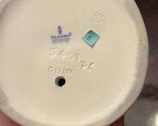 This Sale has a Ton of Lladro and Other Figurines