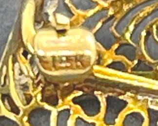 14Kt Yellow Gold Brooch Pin with a Center Sapphire