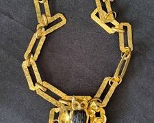 Vintage Ornate Gold Tone Owl Figurine Necklace complete with an ornately designed chain. 

Made in France, measures about 28 inches long.