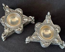 Pair of Fratelli Coppini Italian Baroque Angel Figurine Silver Salt Cellars 

800 Silver, lovely triangle shaped cellars each measuring about 3.5” x 3.5” x 1.5” 

Total Weight: 6.8 ozt 

Marked 800