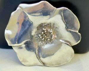 Vintage Large Sterling Silver Floral Shaped Brooch / Pin /Pendant 

Measures 2.5 inches 