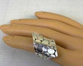 John Hardy Sterling Ring 

Size 6