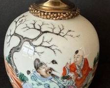 Antique Chinese Jar Lighter

 (impressed stamped JAPAN on lighter), 4-character red mark on porcelain, “BONWIT TELLER” label, 5 inches high.

Appears to be late Qing dynasty

Measures 6 inches tall. 