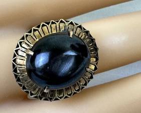 Vintage 18k Gold and Black Onyx Ring 

In good condition with light wear

Size 6.5