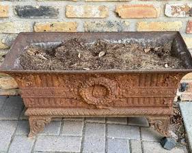 Vintage Metal Planter 

Item in vintage condition with wear including rust which enhances the appearance! 

Measures 28" x 14" x 13.5" 