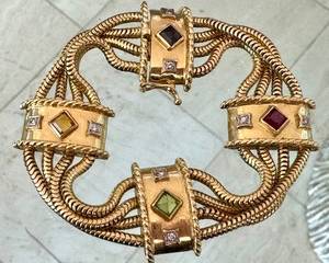 Beautiful 14k Gold and Gemstone Bracelet in a truly elegant design

Measures about seven inches long. Hallmarked MAZ.

Weight about 31.47 grams 