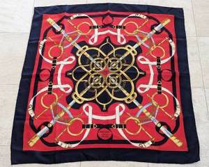 Hermès Eperon d’Or Scarf by Henri d’Origny. There are some lights stains that can be seen in the photos.

Measures 34” x 35”.