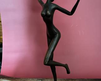 To see all 200+ pictures, visit https://www.sophiasestatesales.com/current-estate-sales and click on the link.