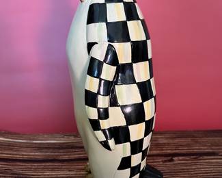 To see all 200+ pictures, visit https://www.sophiasestatesales.com/current-estate-sales and click on the link.