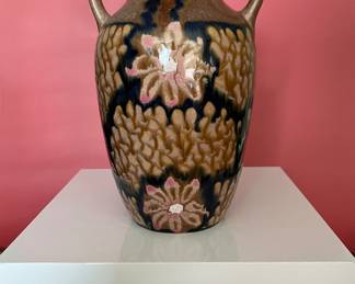 To see all 200+ pictures, visit https://www.sophiasestatesales.com/current-estate-sales and click on the link.