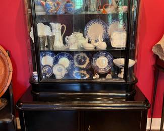 1920s Art Deco display cabinet, china cabinet, black lacquer with curved glass sides