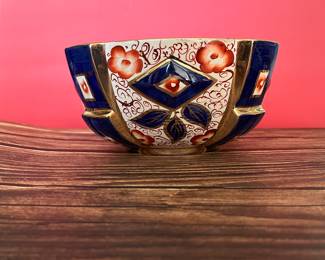 Art Deco style Imari porcelain bowl. To see all 200+ pictures, visit https://www.sophiasestatesales.com/current-estate-sales and click on the link.