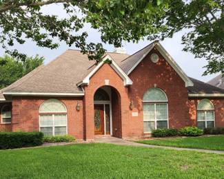 Beautiful Home Full - Everything has to go closing on the house the 20th.