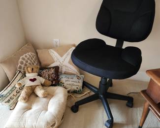 Office Chair - Pillows