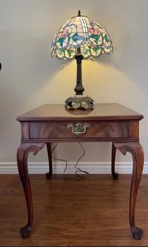 MS132VTiffany Style Lamp And Side Table