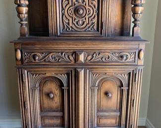 MS151VCarved Wood Hutch