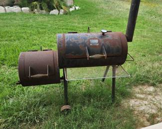 Great outdoor barbeque smoker / grill