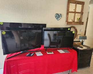 4 flat screen tv’s