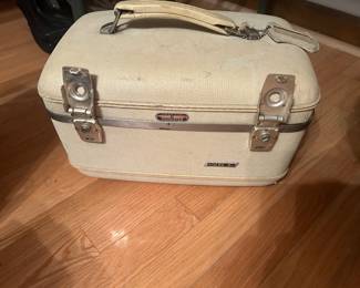 Vintage American Tourister overnight case