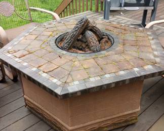 Outdoor fire pit