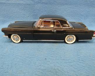 Lot 76. Road Signature 1956 Lincoln Continental Mark III.&nbsp; 1:18 scale die-cast car.