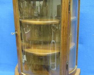 Lot 358. Small china cabinet/hutch with locking glass door and two shelves. 22" W x 32 1/2"H x 11"D in excellent condition.