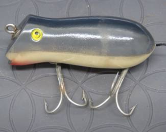 Lot 115. Vintage Shakespeare 2 3/4" plastic Glo-Lite Swimming Mouse