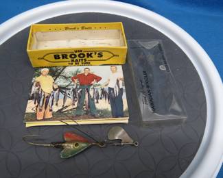 Lot 62. Fred Arbogast 3" Hawaiian Wiggler no skirt) in a Brooks box with a catalog, an empty Heddon box and two unmarked box bottoms.