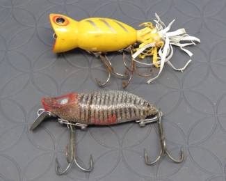 Lot 125. Fred Arbogast 2 1/8" Hula Popper and a Heddon 2 5/8" River Runt Spook Floater in fair condition