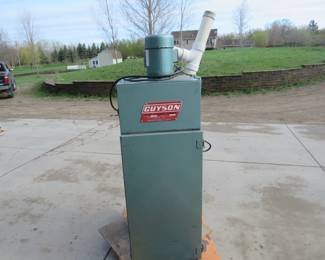 Lot 136. Guyson Model C400W&nbsp; Serial D3205&nbsp; Blast Cleaning Cabinet . Powers up when plugged in. Has good suction. Needs a new ON/Off switch.