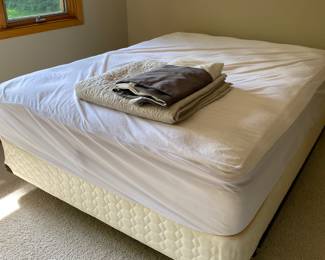 Queen Size mattress #1 very nice 