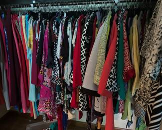 Lots of Ladies Clothes - Mostly Large