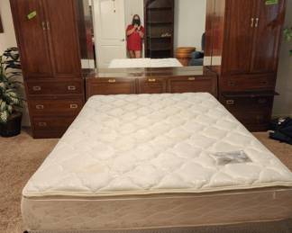 !970's Queen Bed with Cool Headboard - Lots of Storage