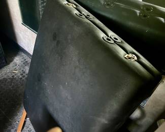 Is it a massage table? I’m scared to open it. How about $30?