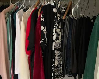 Women’s clothing / size 8-12 / M -L