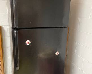 GE refrigerator- excellent condition