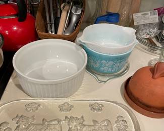 Vintage Pyrex bowls and kitchen essentials